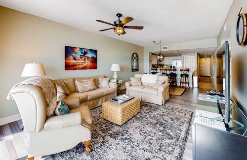 Long Beach Condo | 5th-floor Gulf-Front condo with pools, hot tub, AC, balcony views, WiFi, & W/D