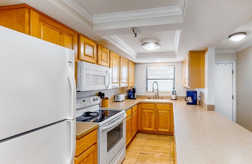 Navarre Beach Condo | 5th Floor Gulf-Front Condo In Navarre Beach with Shared Pool