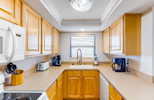 Navarre Beach Condo | 5th Floor Gulf-Front Condo In Navarre Beach with Shared Pool