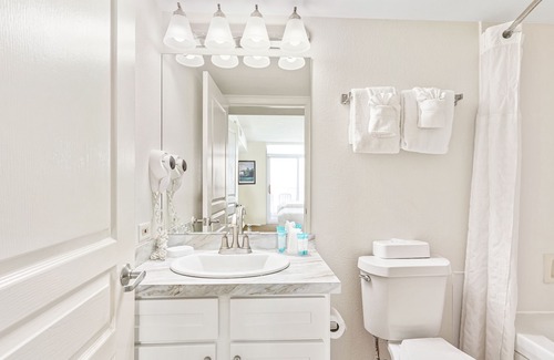 Crescent Beach Condo | 5th floor ocean view condo w/ free WiFi, balcony, shared pool, central AC
