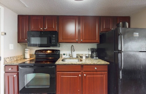 Myrtle Beach Apartment | 5th-floor oceanfront studio with pool, hot tub, WiFi & AC - snowbird-friendly