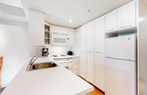 Whistler Village Apartment | 5th-Floor Studio with Jetted Tub, Fireplace, & Fitness Center - walk to lifts