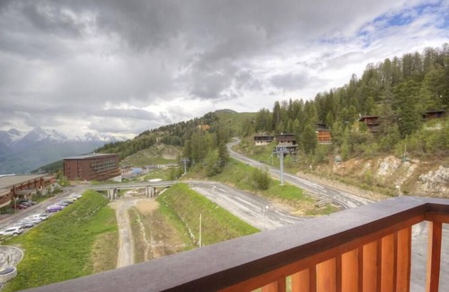 Plagne Centre Apartment | 5th floor, view mountain, balcony, tv, ski locker, 16m², La Plagne