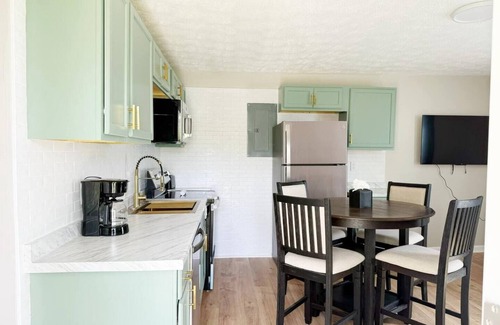 Henderson Apartment | 5th Street Retreat - KING 1BD/1BA Apt in Henderson