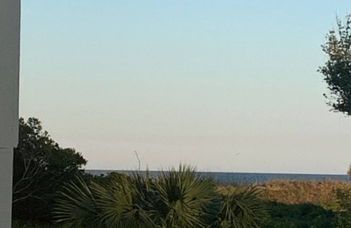 Folly Field Condo | 5th Villa to Beach Remodeled for 2021- Steps to Open Beach * SLEEPS 7 *