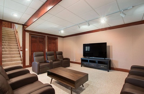 Hamilton House | 6,000 SqFt -10 Acres, Basketball Court, Game Room, Heated Pool, Arcades,Privacy!