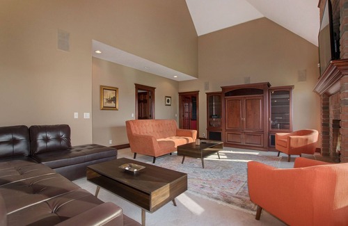 Hamilton House | 6,000 SqFt -10 Acres, Basketball Court, Game Room, Heated Pool, Arcades,Privacy!