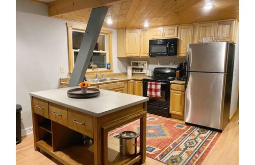 Beach Lake House | 6.45 ACRE Private Close to Big Bear Mountain, Waterfall, Fire-pit, Loft & more.