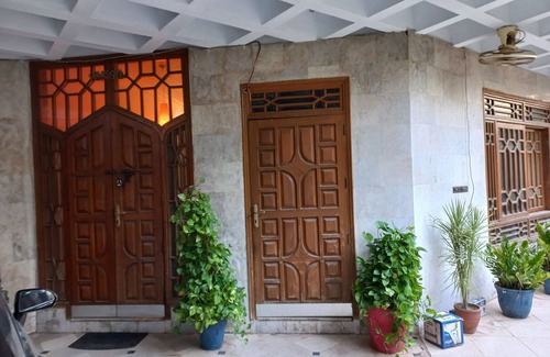 Karachi Villa | 6 - 8 Guests 3 Bedrooms 3 Beds 4 Baths.