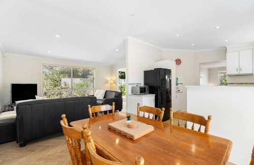 Encounter Bay House | 6 Ainslie Roberts Drive, Encounter Bay