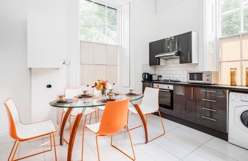 Canary Wharf House | 6 Apartments in a Mansion House for the Larger Groups sleeps up to 50