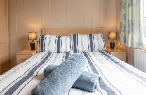 Mullacott House | 6 Atlantic Crescent Lodge - 2 Bed-Sleeps 4-TJS6AC