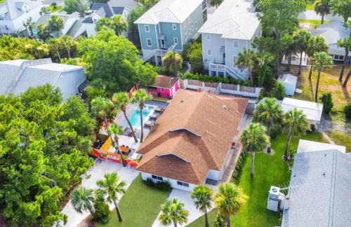 Savannah Beach Apartment | 6 Bed 4 Ba Resort Style Home w Heated Pool
