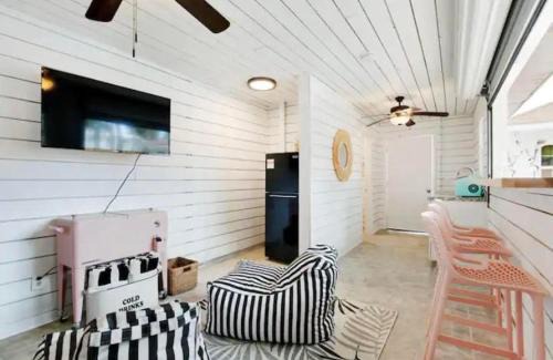 Savannah Beach Apartment | 6 Bed 4 Ba Resort Style Home w Heated Pool