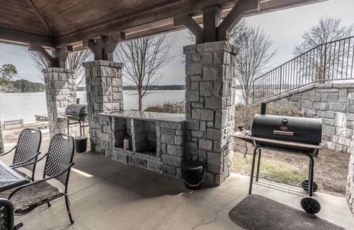 Lake Oconee Condo | 6-Bed, 6-Bath Luxury Condo on Lake Oconee; Sleeps 16; Great Location for Masters