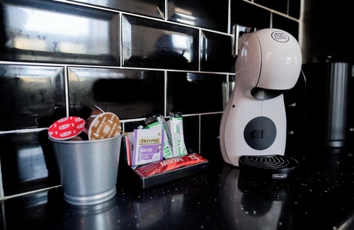 Dudley House | 6-bed House - Sleeps 13 - Families & Contractors