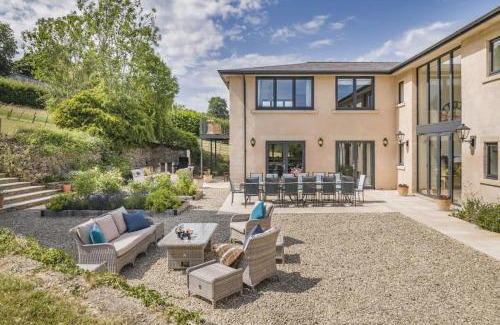 Inchbrook House | 6 Bed in Woodchester oc-w32604