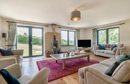 Inchbrook House | 6 Bed in Woodchester oc-w32604