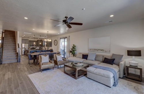 St. George House | 6 Bed | Swim Spa | Resort pool | Lazy River | Mini Golf | SP