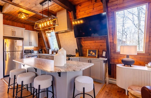 Lake Harmony Estates House | 6 Bedroom 3 Bath A-Frame Lake Harmony New Hot Tub, Private Pickleball Court