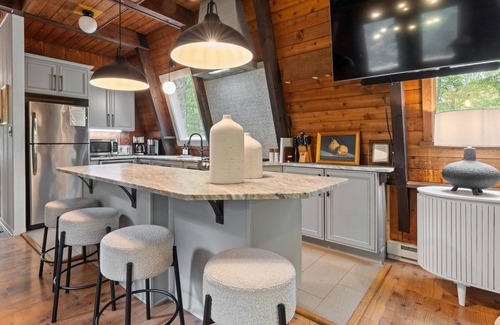 Lake Harmony Estates House | 6 Bedroom 3 Bath A-Frame Lake Harmony New Hot Tub, Private Pickleball Court