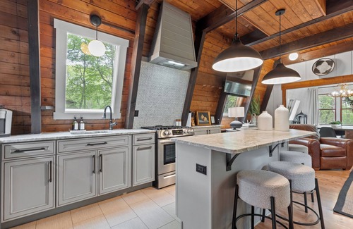 Lake Harmony Estates House | 6 Bedroom 3 Bath A-Frame Lake Harmony New Hot Tub, Private Pickleball Court