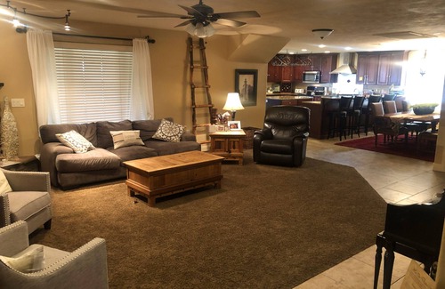 Washington Fields House | 6-Bedroom, 3-Bath—Perfect Group Getaway Home w/HOT TUB!