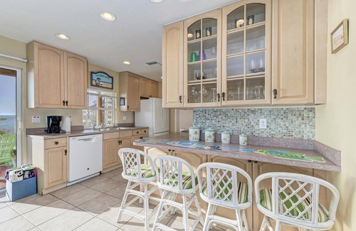 Englewood House | 6 Bedroom/5 Bathroom Direct Beachfront Home Located on the Gulf of Mexico
