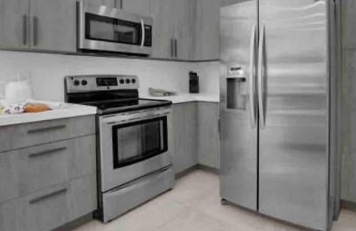 Miami Lakes Apartment | 6 Bedroom 682726 by Houzlet