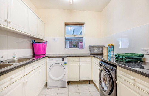 Spilsby Cottage | 6 bedroom accommodation in Orby, near Skegness