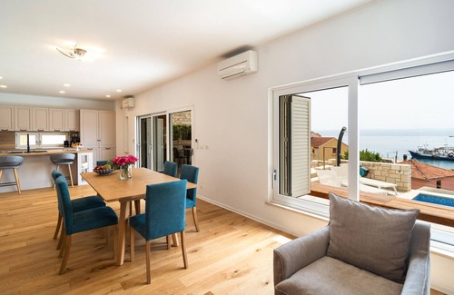Sumartin House | 6 bedroom awesome home in Sumartin