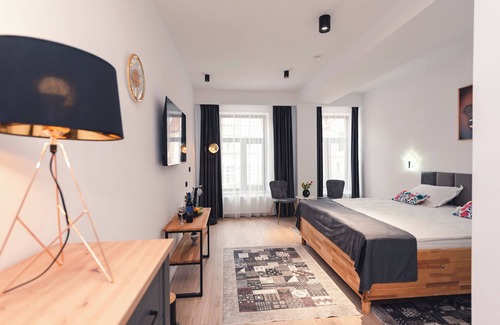 Brasov City Centre Bed & Breakfast | 6-bedroom bed & breakfast in charming Brașov with WiFi