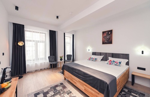 Brasov City Centre Bed & Breakfast | 6-bedroom bed & breakfast in charming Brașov with WiFi
