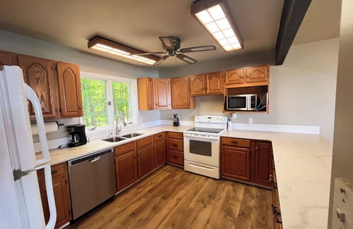 Manistee House | 6 bedroom Cottage in Manistee on Lake Michigan. Stairs to private beach