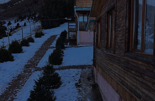 Chunkurchak House | 6-bedroom country house in beautiful Bishkek with AC, WiFi