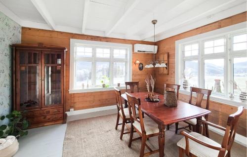 Vindafjord House | 6 Bedroom Cozy Home In Ølensvåg