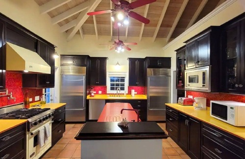 North Side Villa | 6 Bedroom Ensuite Villa with Ocean Views, Private Saltwater Pool, Tropical Gardens