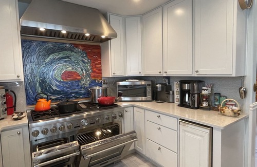 North Beach Haven House | 6 Bedroom Home 3rd off Beach with Ocean & Bay View HotTub +