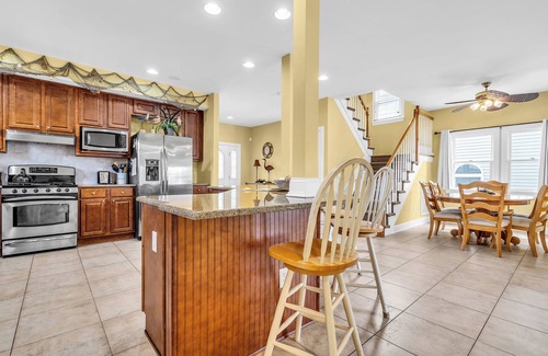 South Seaside Park House | 6 Bedroom Home in SOUTH Seaside Park one BLOCK FROM ISLAND BEACH STATE PARK!