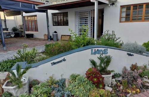 Sandbaai Apartment | 6 bedroom house and cottage