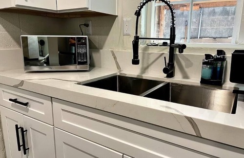 Winchester House | 6-bedroom house with AC and WiFi in awesome Las Vegas
