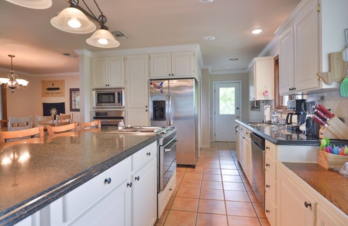 Cedar Creek Reservoir House | 6-Bedroom Lakehouse with Pool/Basketball/Mini-Pickleball/PingPong/X-Box