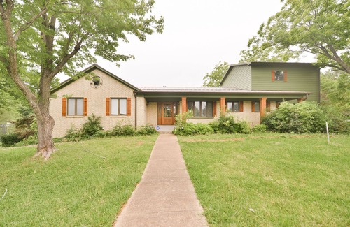 Cedar Creek Reservoir House | 6-Bedroom Lakehouse with Pool/Basketball/Mini-Pickleball/PingPong/X-Box