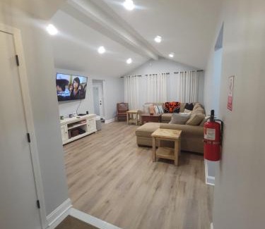 Joliet House | 6 bedroom! Pool Table, Gaming Area, Firepit & More