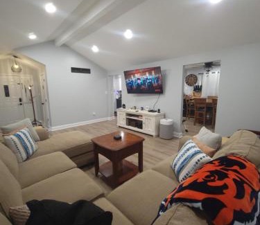 Joliet House | 6 bedroom! Pool Table, Gaming Area, Firepit & More