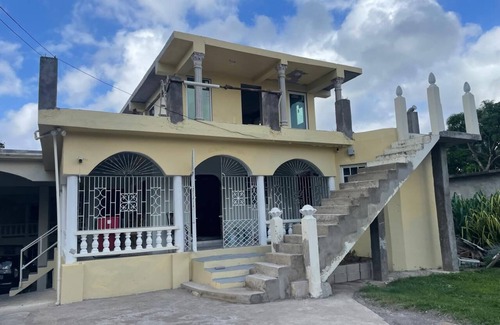 Ocho Rios Apartment | 6-bedroom studio in welcoming Ocho Rios with WiFi, AC Escape to Tranquility