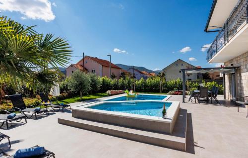 Sinj House | 6 Bedroom Stunning Home In Sinj