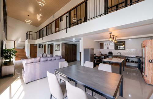 Baguio Apartment | 6-bedroom The Warehouse Loft with Reserved Parking and Free WiFi