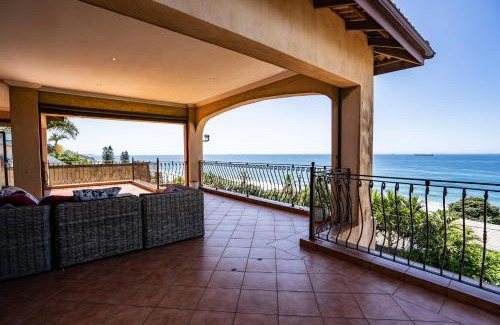Selection Beach House | 6 Bedroom Tuscan Styled Home in Umdloti Beach
