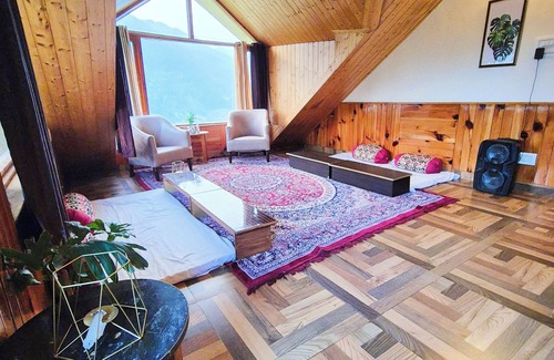 Manali Villa | 6 bedroom villa with stunning views of apple orchard & waterfalls. Pet friendly